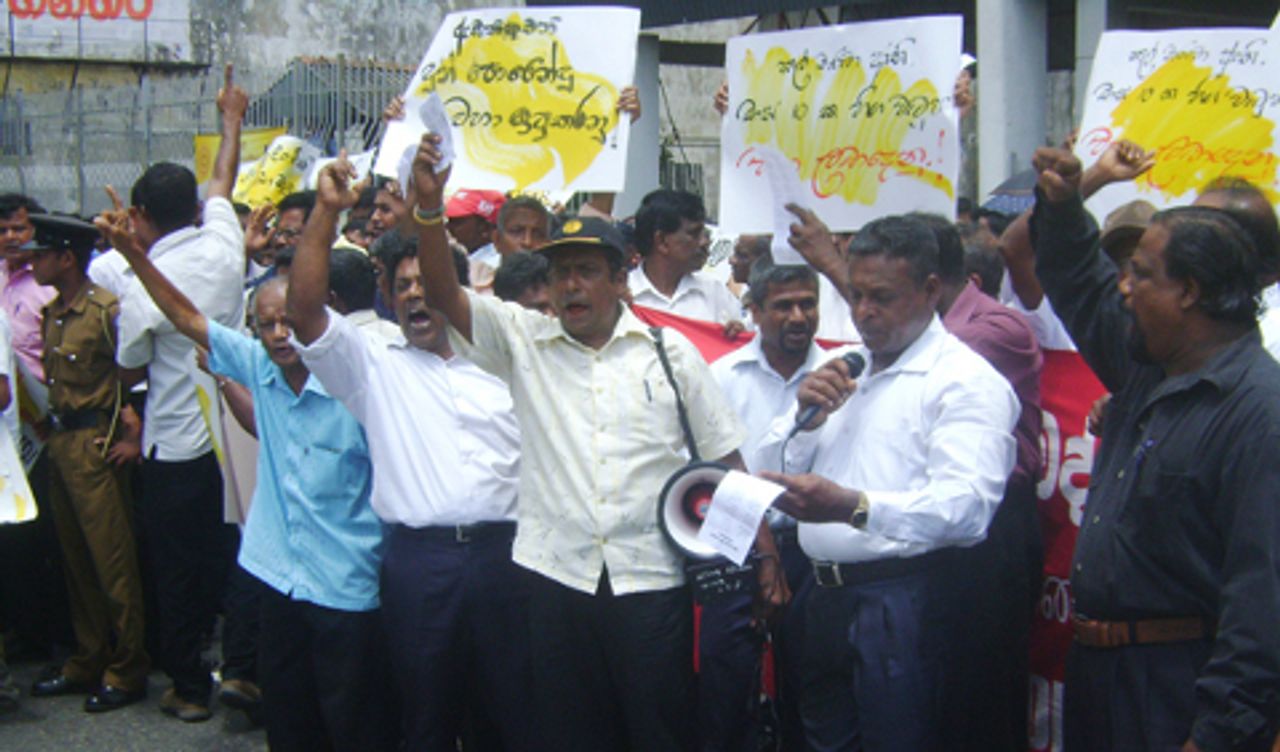 Power workers picket Power workers picket